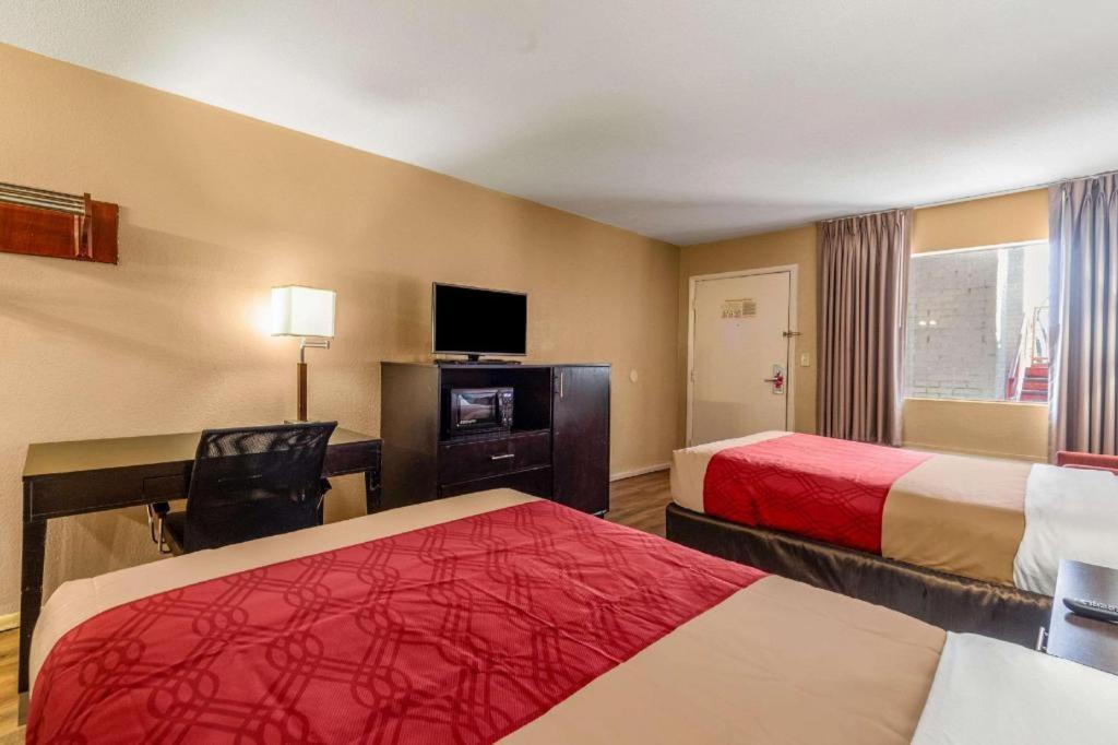 Econo Lodge Meridian Esterno foto