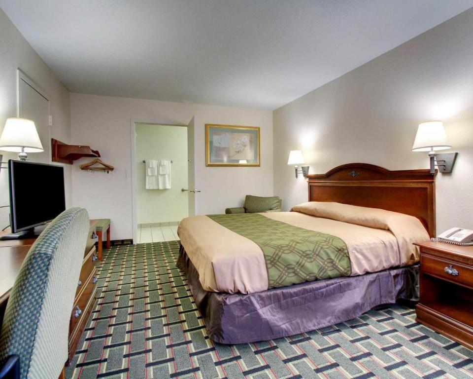 Econo Lodge Meridian Esterno foto