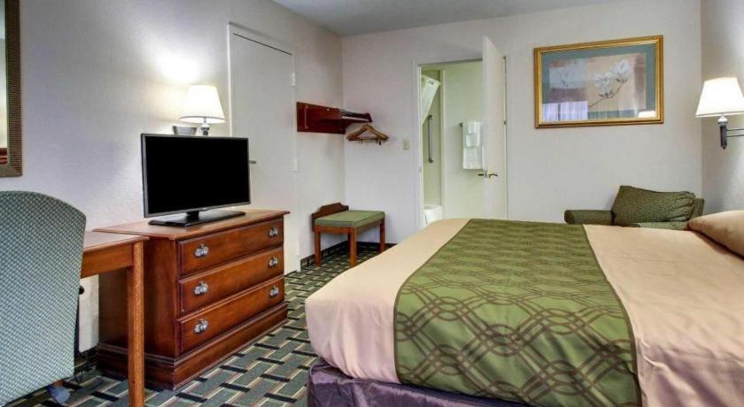 Econo Lodge Meridian Esterno foto
